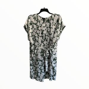 Bobeau Penny Floral Dress 2X green floral tiefront